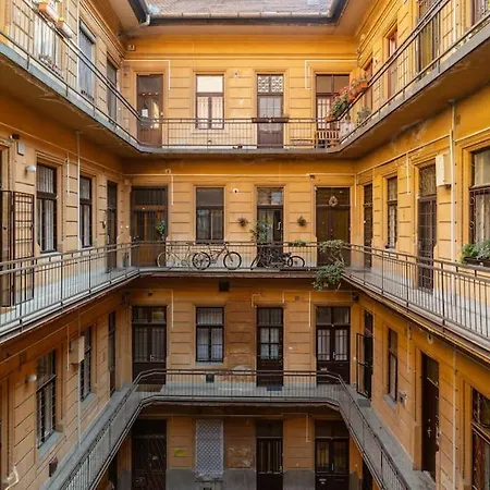 Lägenhet Lovely Flat In The Heart Of Budapest