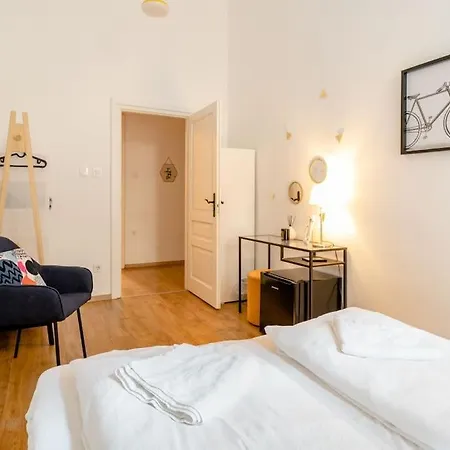 Apartamento Lovely Flat In The Heart Of *